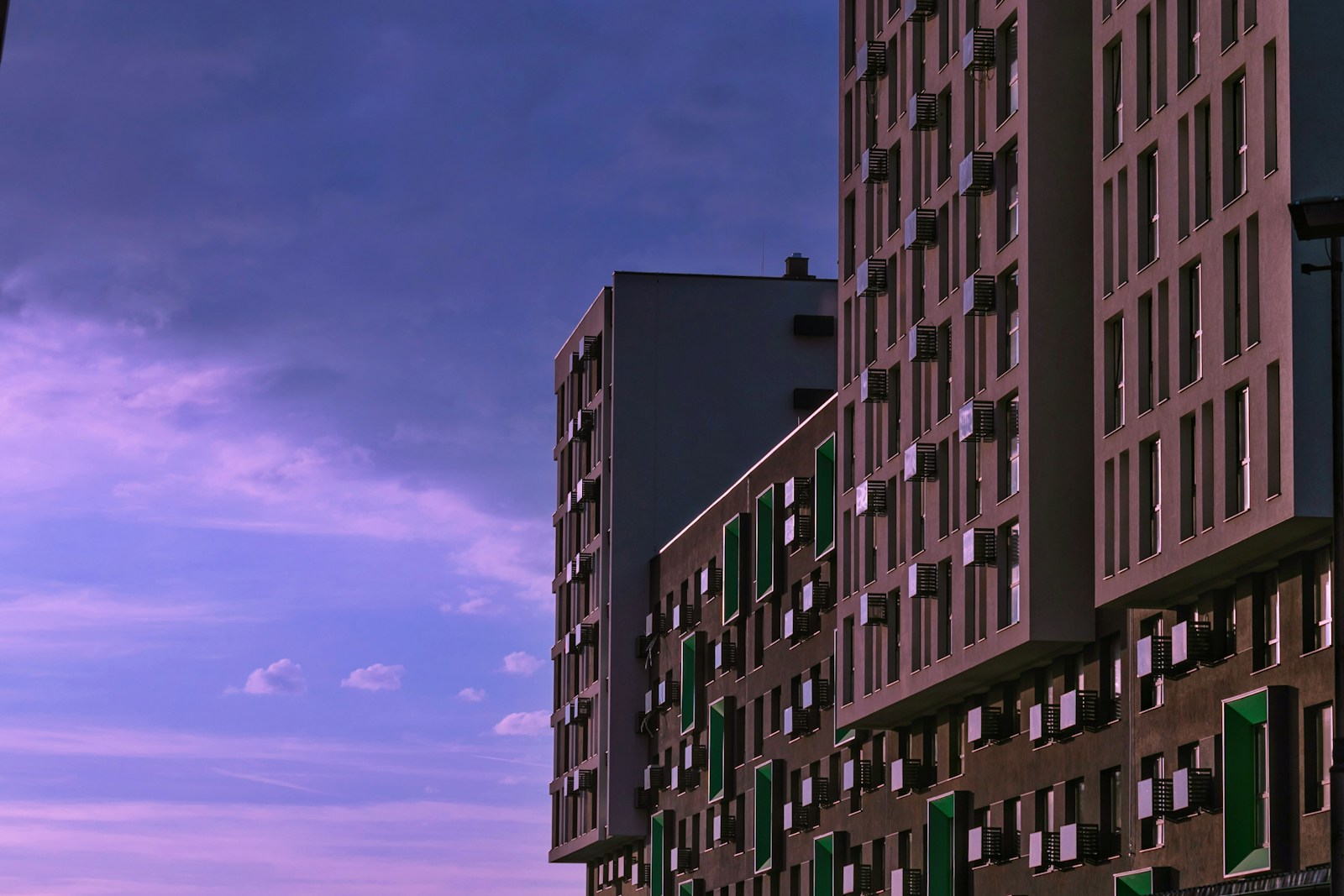 Style, sky, sunset. Misto Trav apartment block